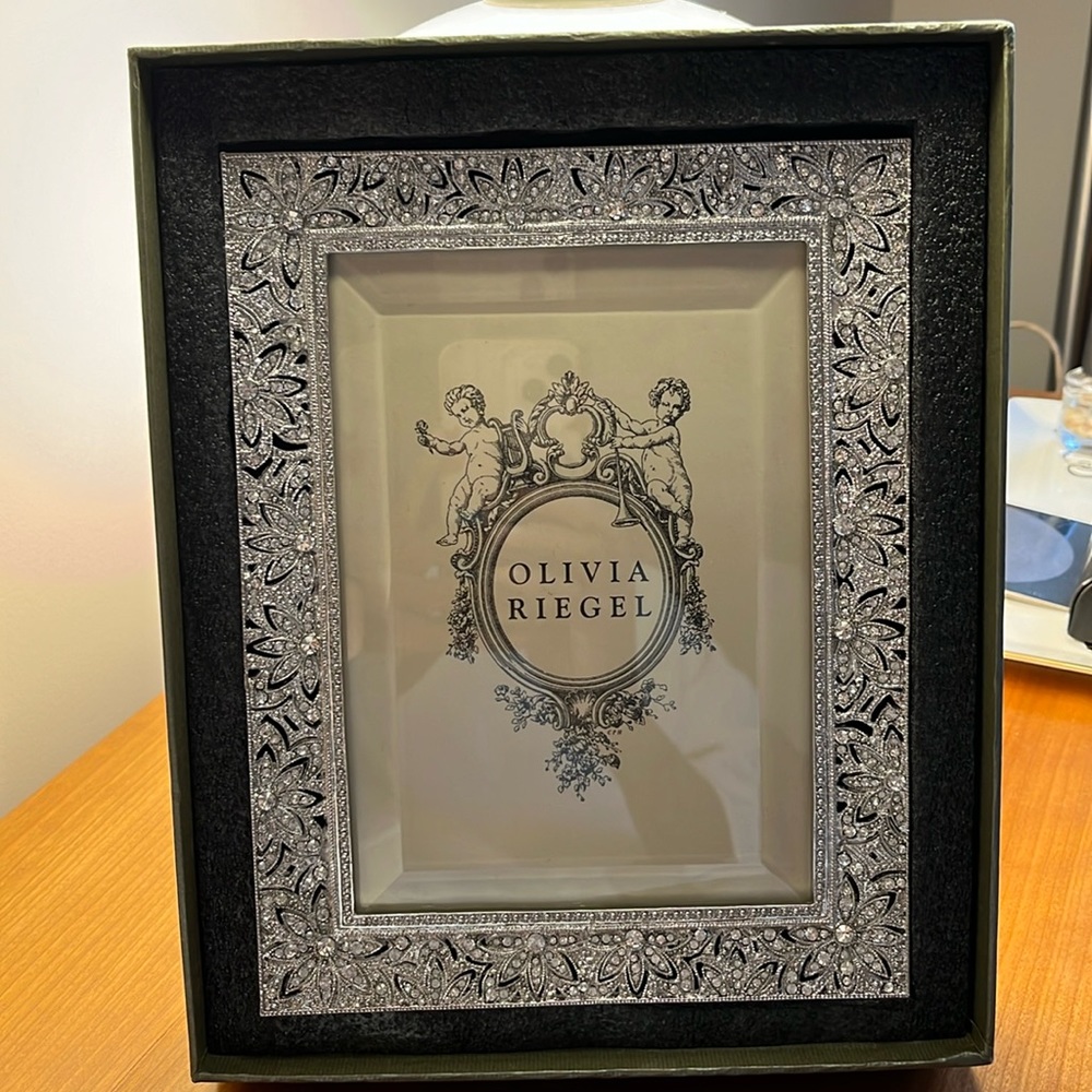 BRAND NEW Art Deco inspired Olivia Riegel frame.